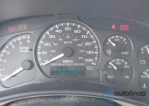 2002 Chevrolet Suburban 1500 Ls z USA, uszkodzony, nr VIN 3GNEC16Z72G304778